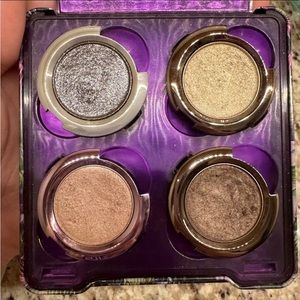Set of 4 Urban Decay eyeshadows with holder